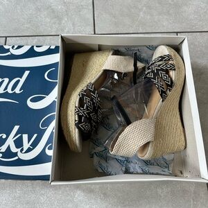 Lucky Brand Black and Cream Patterned Wedges